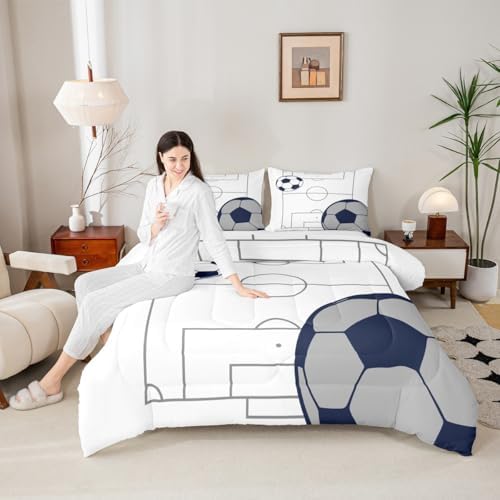 Kids Football Comforter Set Queen Size Soccer Ball Pattern Comforter for Boys Girls Teens Bedroom Sports Theme Bedding Set Breathable Football Court Duvet Set 2 Pillowcases Polyester Quilt Set