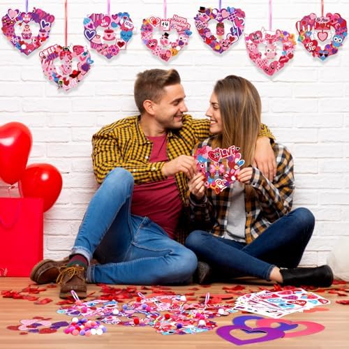 Hollowfly 48-Set Valentine's Day Wreath Craft Kit, 8 Paper Designs